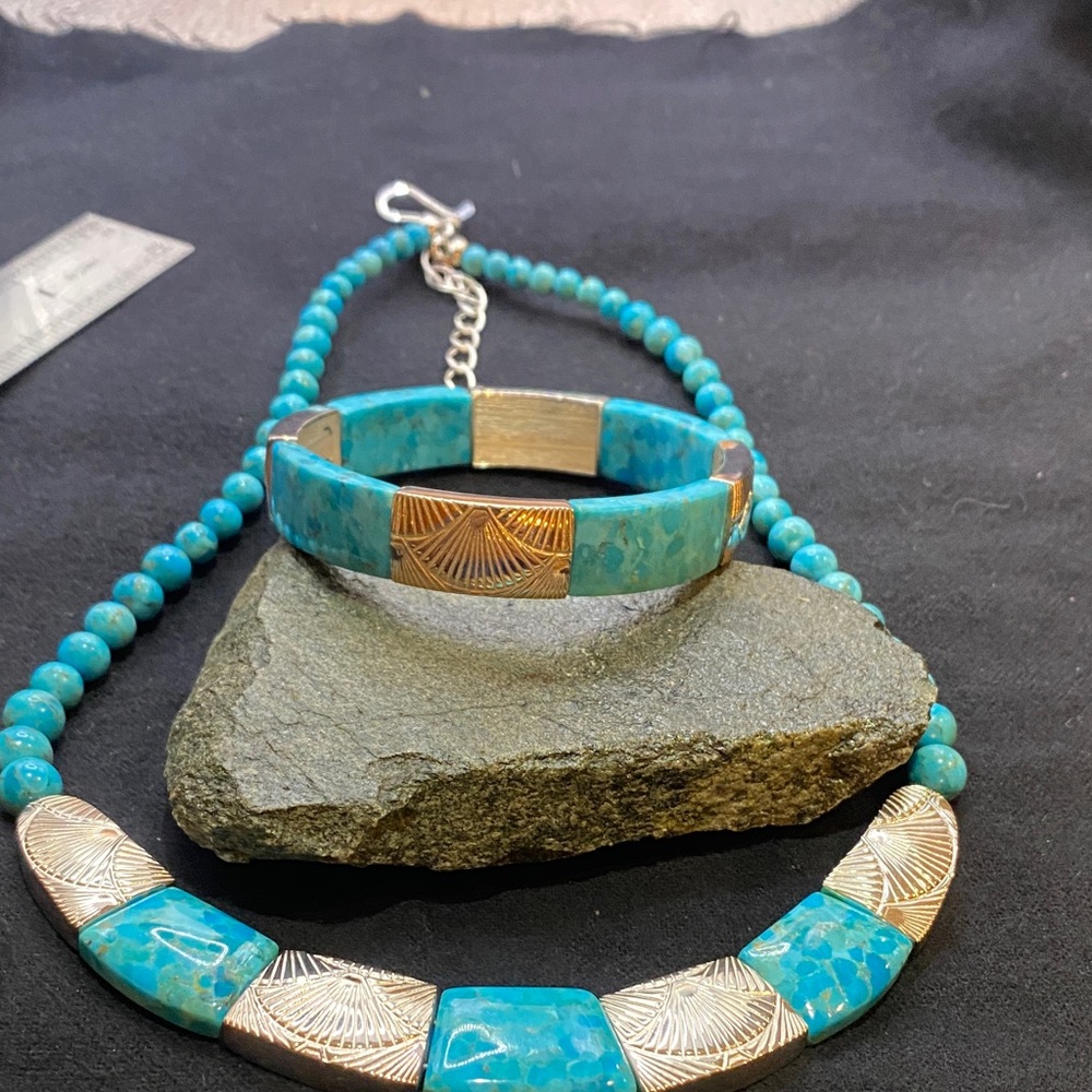 Howlite and Silver Women's Necklace and Bracelet Set - Picture 7 of 7
